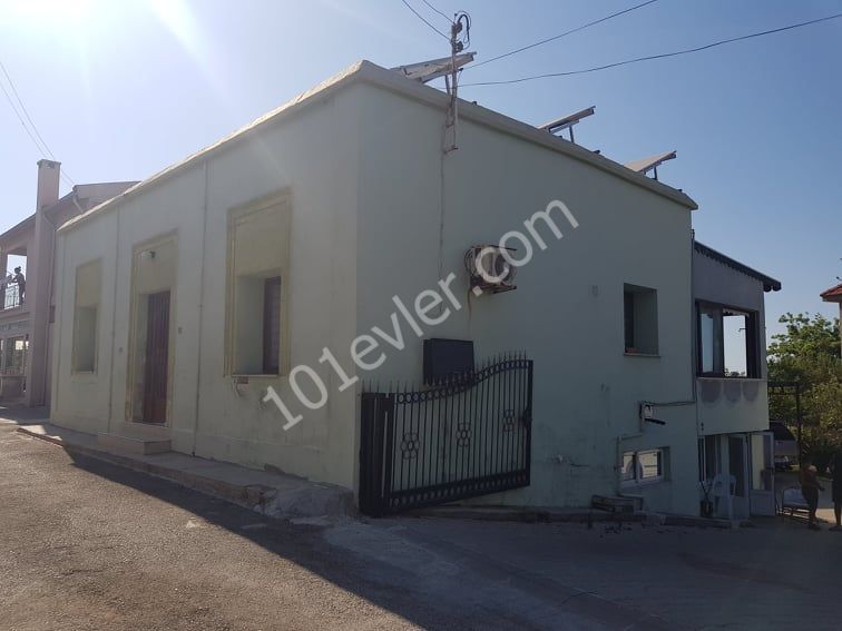 2 Häuser zum Verkauf in Kyrenia Alsancak ** 