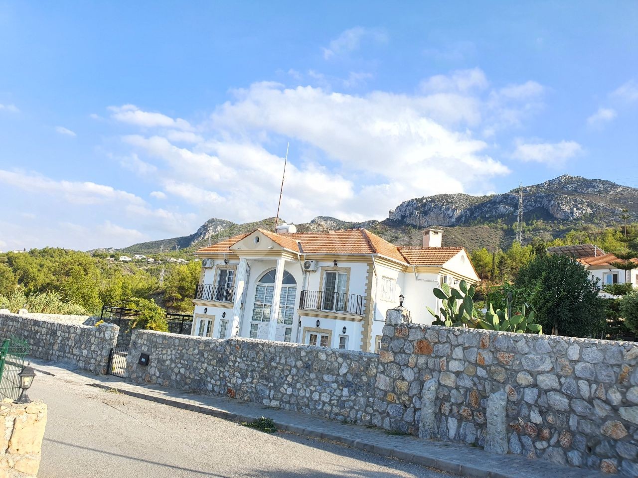 Kyrenia Bellapais; Möblierte Villa Mit Garten Und Pool ** 