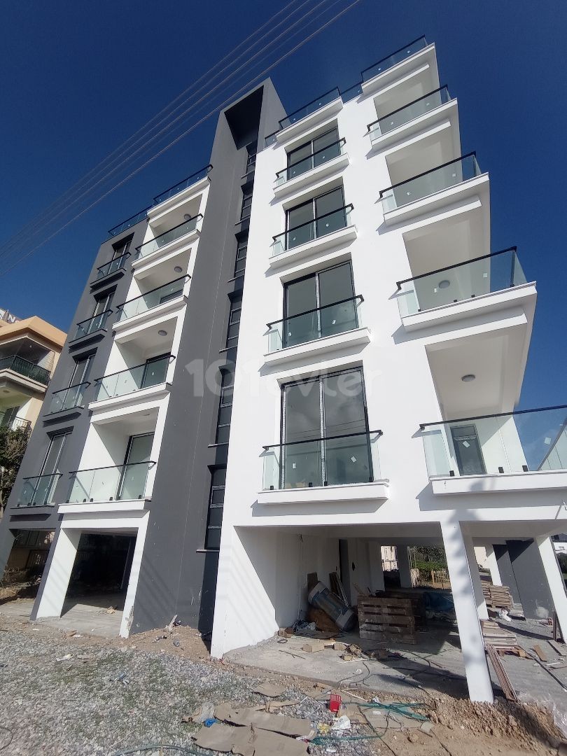 Letzte 2+1 geräumige Wohnung zum Verkauf in der Nähe von Eyva Kreis von Yeniboğaziçi 