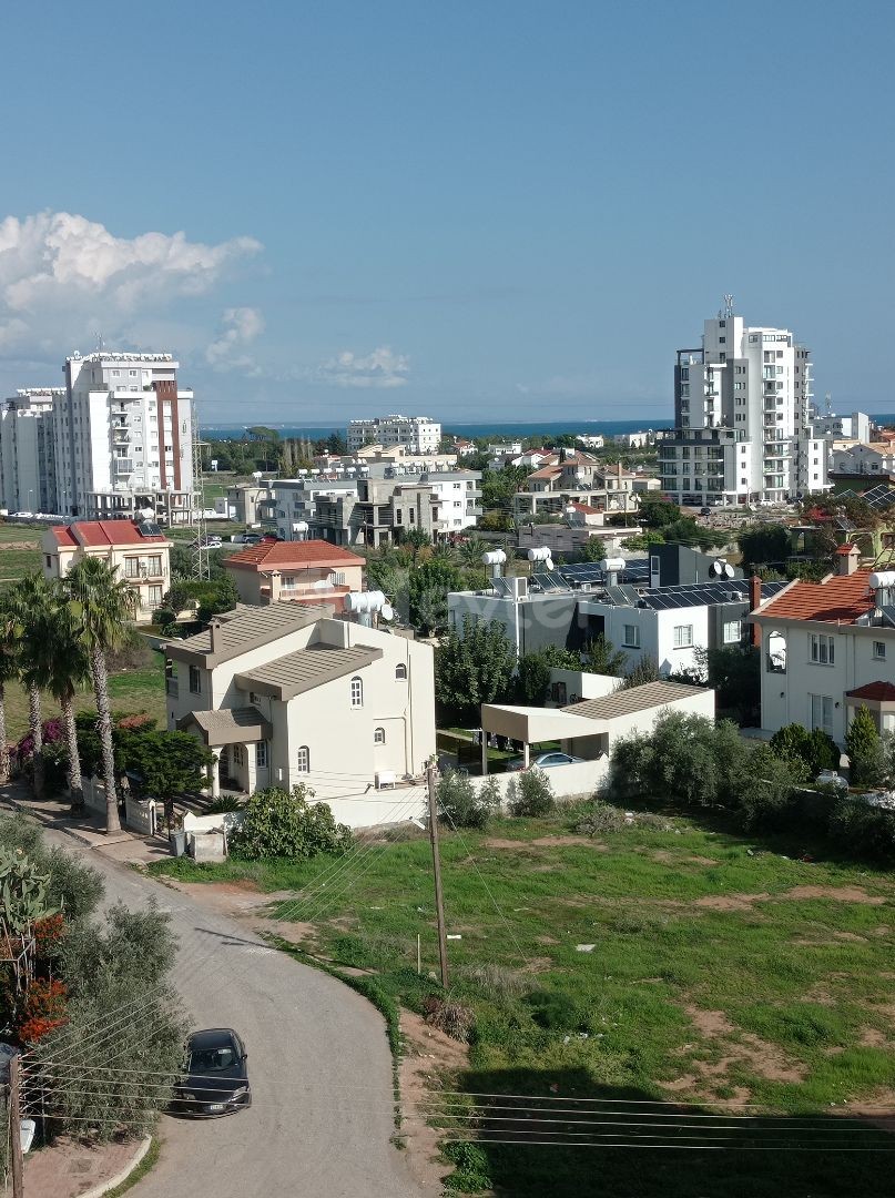 Letzte 2+1 geräumige Wohnung zum Verkauf in der Nähe von Eyva Kreis von Yeniboğaziçi 