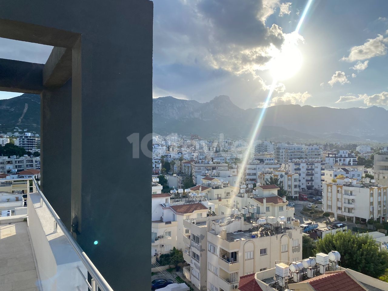 3 + 1 DUBLEX PENTHOUSE APARTMENT WITH LUXURY FURNITURE IN THE CENTRAL DISTRICT OF KYRENIA